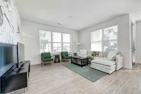Modern Sophisticated - 2bed/2bth - Image 4