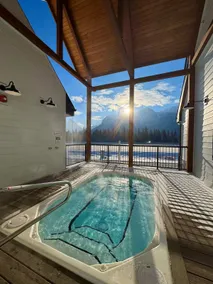 Mountain View Luxury Condo at Banff Entrance - Image 5