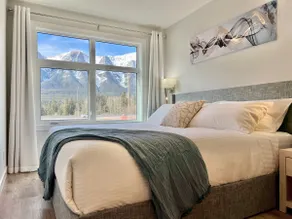 Mountain View Luxury Condo at Banff Entrance - Image 2