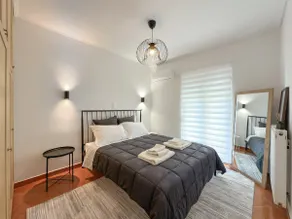 Urban Gateway Athens Family and Business Apartment with Parking - Image 2