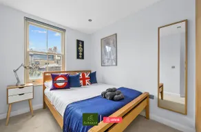 Stylish 2-Bed Apartment In Shoreditch - Image 2