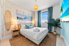 {Surf Shack} ~ Beach ~ Free Parking ~ Sleeps 6 - Image 2