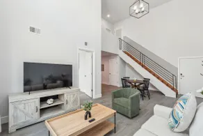 2BR/2BA Loft Apt Chinatown Free Parking - 12 - Image 3