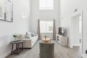 2BR/2BA Loft Apt Chinatown Free Parking - 12 - Image 4