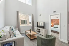 2BR/2BA Loft Apt Chinatown Free Parking - 12 - Image 2