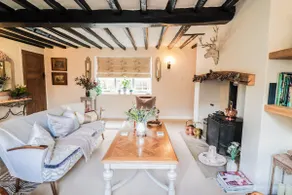 Beautiful Country Cottage - Free WiFi & Parking - Image 3