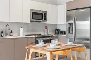 Two Bedrooms | King Suite Comfort | Free Parking - Image 5