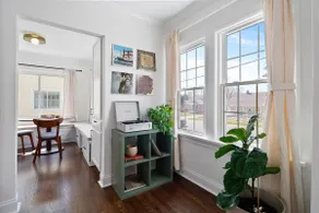 2BR Cottage-Short Walk to Downtown! - Image 4