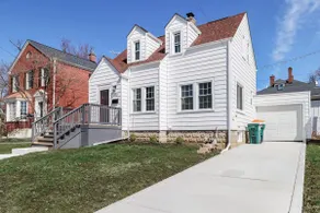 2BR Cottage-Short Walk to Downtown! - Image 5