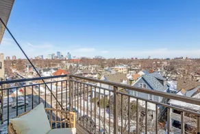 Modern 1BR/1BA| Gym+Rooftop| at Uptown minneapolis - Image 4
