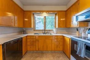 Ely Basecamp, 5 Bedroom near Whiteside Park - Image 3