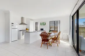 4BR Family Home Coomera Theme Parks Shopping - Image 4