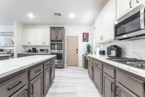 Luxury in Summerlin modern w/pool, cool inside - Image 4