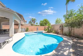 Luxury in Summerlin modern w/pool, cool inside - Image 3
