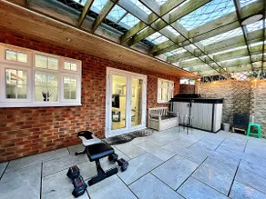 Cosy Stylish Guest House with Private Patio and Gym Gear - Image 2