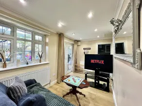 Cosy Stylish Guest House with Private Patio and Gym Gear - Image 3