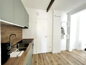 (Central) 3 beds + private suite + parking, 2 min - Image 4
