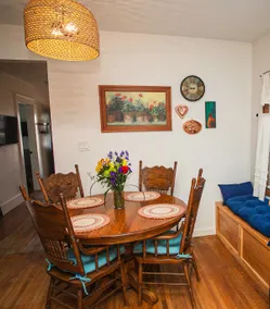 Maple Leaf Bungalow -a charming home built in 1905 - Image 4
