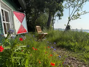 Off-the-Grid Peat Hut in the Middle of the Vinkeveen Lake - Image 5