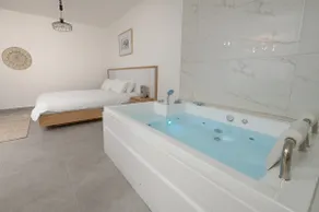 Hiyat Suites - Amazing suite with private spa Jacuzzi - Image 2