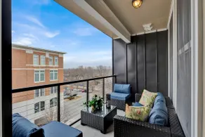 Lovely Lawrence Loft - Image 5