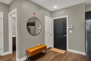 Lovely Lawrence Loft - Image 4