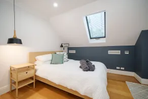 Stylish Glebe Fish Markets House | Parking & A/C - Image 5