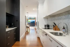 Stylish Glebe Fish Markets House | Parking & A/C - Image 3