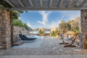 Beachfront Luxury with private jacuzzi - Image 3