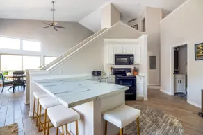 Contemporary Downtown Loft | Walk Everywhere! - Image 3