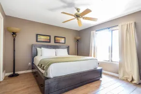 Contemporary Downtown Loft | Walk Everywhere! - Image 4