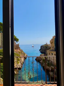 Luxury Seaside retreat with stunning views - Image 4