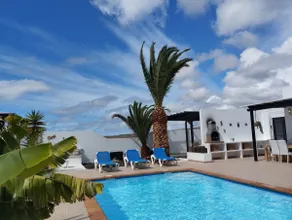 Modern villa with private Jacuzzi on perfect location in Playa Blanca  - Image 3