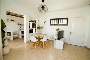 Modern villa with private Jacuzzi on perfect location in Playa Blanca  - Image 5