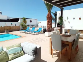 Modern villa with private Jacuzzi on perfect location in Playa Blanca  - Image 4