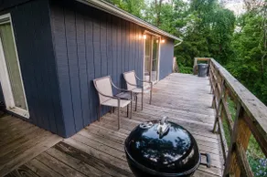 Walk to Skyline • Cozy Mountain Home • Pets OK - Image 4