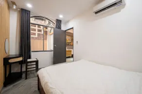 One-bedroom house near Notre Dame Cathedral, Zoo - Image 2