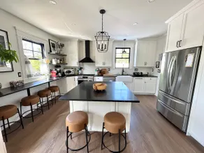 Prime Campus Area- 5BR includes 2 Suites +3 1/2 BA - Image 3