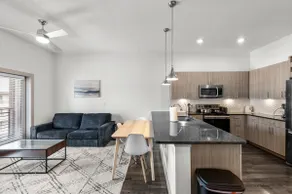 Modern 1BR near TPC Golf Free Parking and Wifi - Image 4