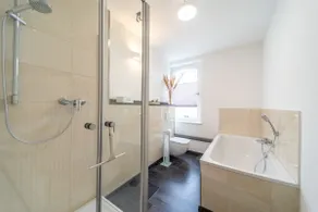 Spacious 3-room city apartment for 8 with parking - Image 4