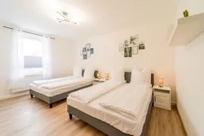 Spacious 3-room city apartment for 8 with parking - Image 2