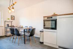 Modern Apartment for 6 near Arena - Image 3