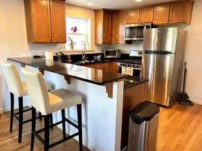 3 Beds Townhome by Stadium & Downtown - Image 2