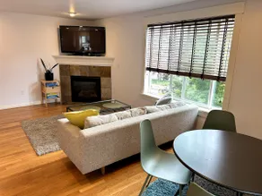 3 Beds Townhome by Stadium & Downtown - Image 5