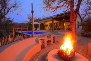 Longneck Luxury Bush Lodge - Image 2