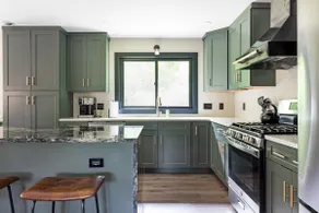 Lakeshore Escape w/Pool - 4BR each w/En-Suite Bath - Image 3