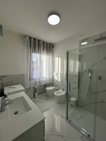 Style and relaxation within walking distance - Image 4