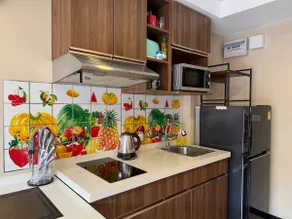Stylish 7th-Floor Naiharn Condo - Image 4