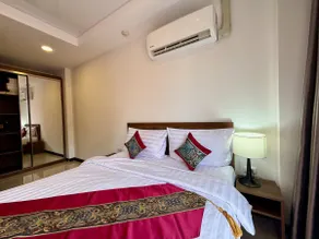 Stylish 7th-Floor Naiharn Condo - Image 3