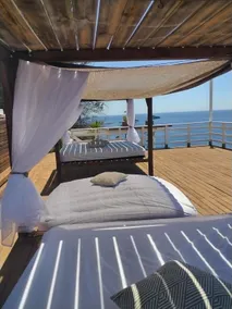 Villa med pool i ett lugnt område framför havet. - Image 3